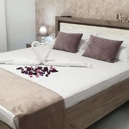 Apartment Criss White Pearl Navodari