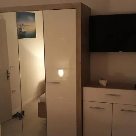 Criss White Pearl Apartment