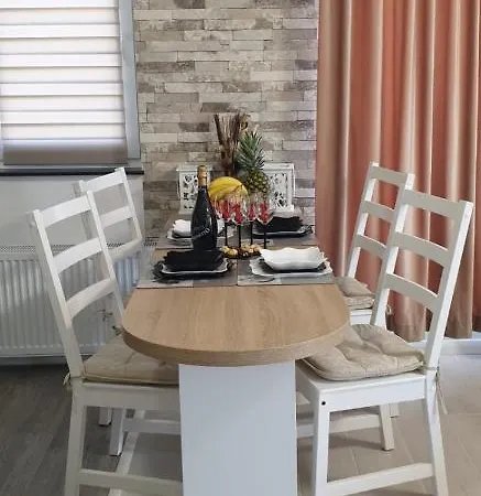 Criss White Pearl Apartment *